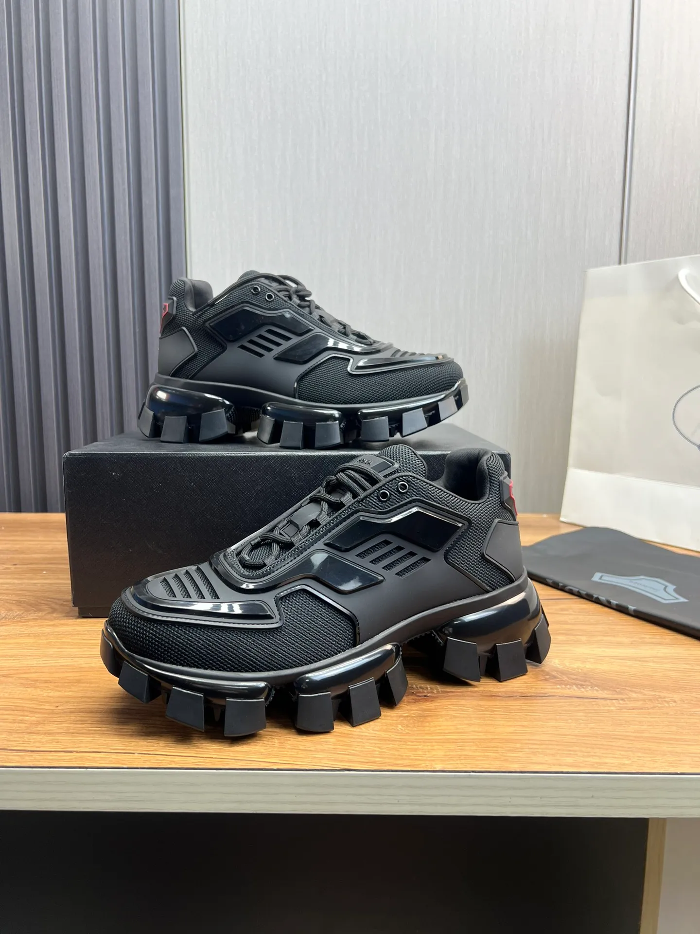 Men's shoes 💰620💰 [PRADA] Popular thick-soled shoes for couples 👩‍❤️‍👨 Available all year round ✔️Official website synchronization Original fly-knit film fabric + cowhide lining, 1⃣️ to 1⃣️ replica, original sole, 36-45 (45 made to order, non-refundable)